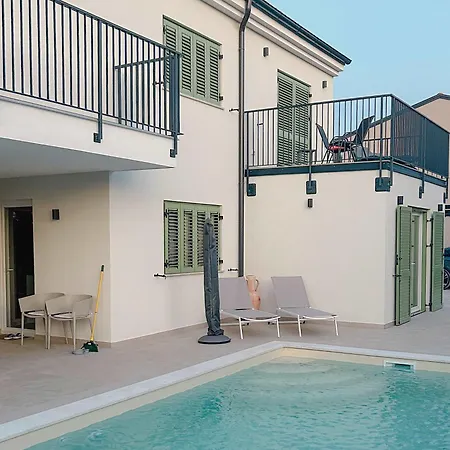 Mileni - Relaxing With Private Pool Farini