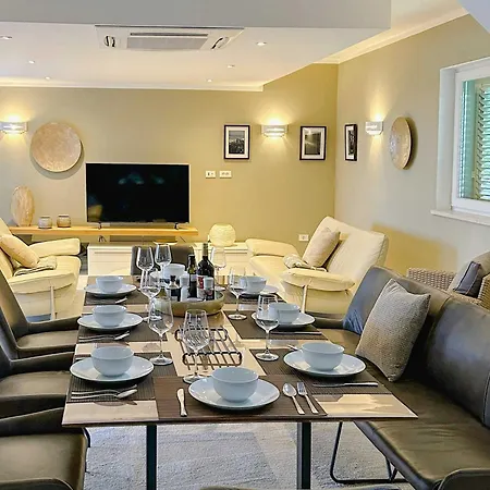 Villa Mileni - Relaxing With Private Pool Farini