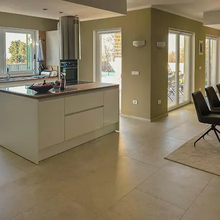 Mileni - Relaxing With Private Pool Villa Farini