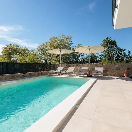 Villa Mileni - Relaxing With Private Pool