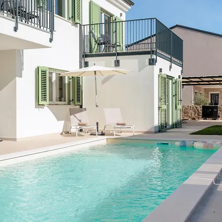 Mileni - Relaxing With Private Pool Vila