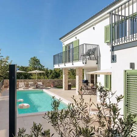 Mileni - Relaxing With Private Pool Farini