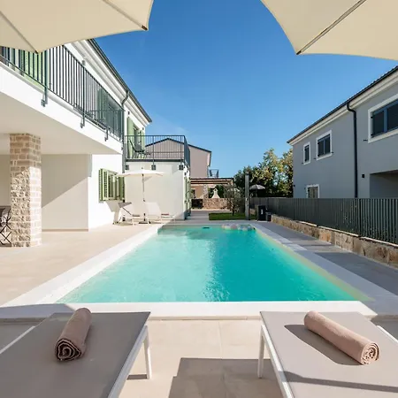 Mileni - Relaxing With Private Pool