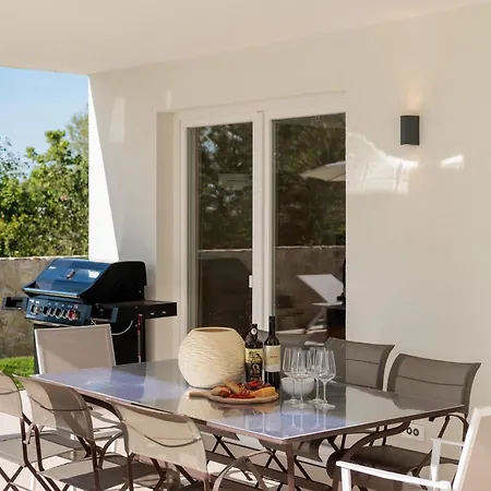 Mileni - Relaxing With Private Pool