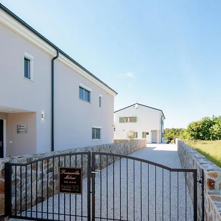 Villa Mileni - Relaxing With Private Pool
