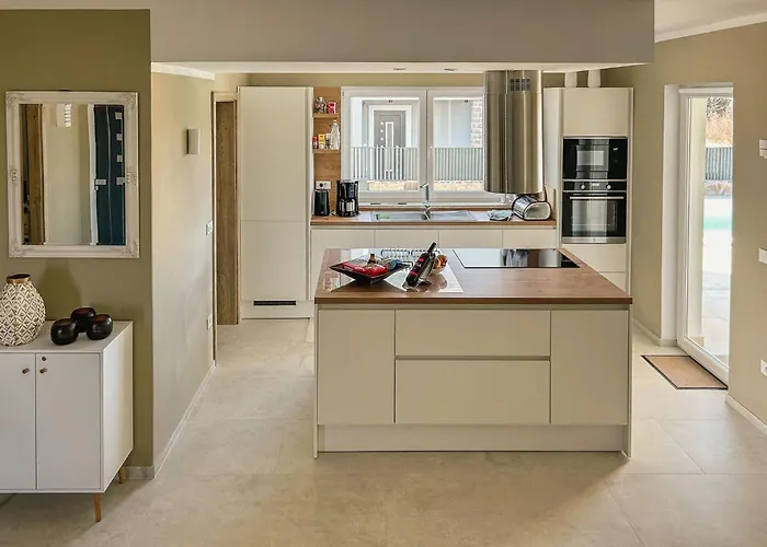 Mileni - Relaxing With Private Pool * Farini