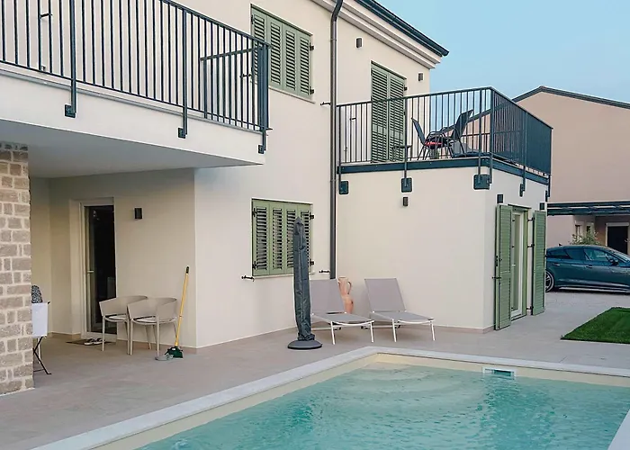 Mileni - Relaxing With Private Pool Farini