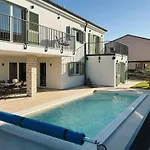 Mileni - Relaxing With Private Pool Farini