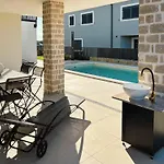 Mileni - Relaxing With Private Pool Vila
