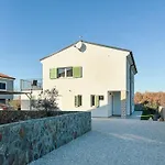 Mileni - Relaxing With Private Pool Farini