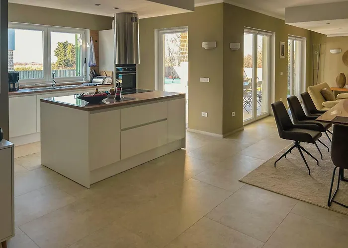 Mileni - Relaxing With Private Pool Villa Farini